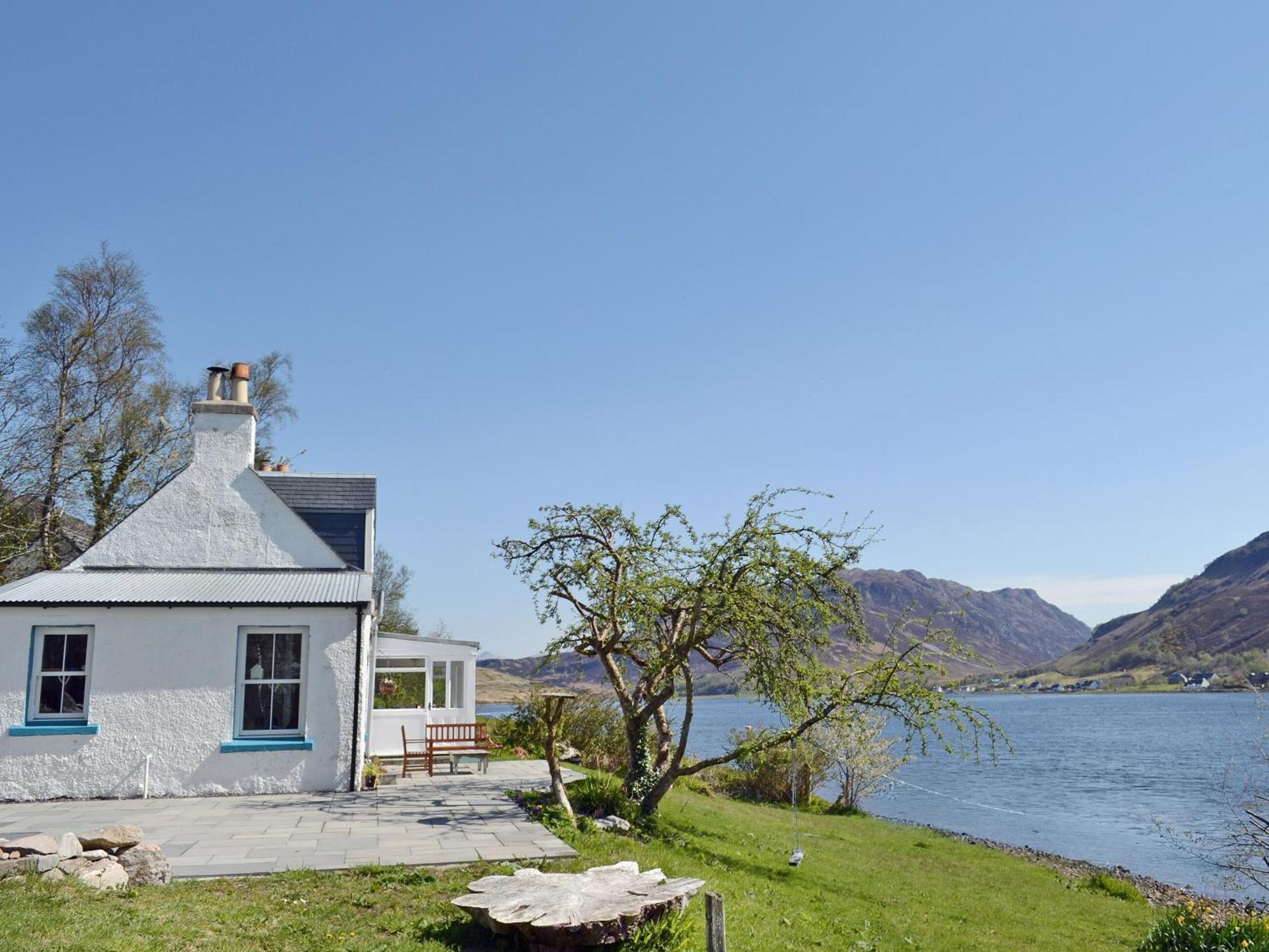 Loch Shore Cottage Dornie Eksteriør bilde